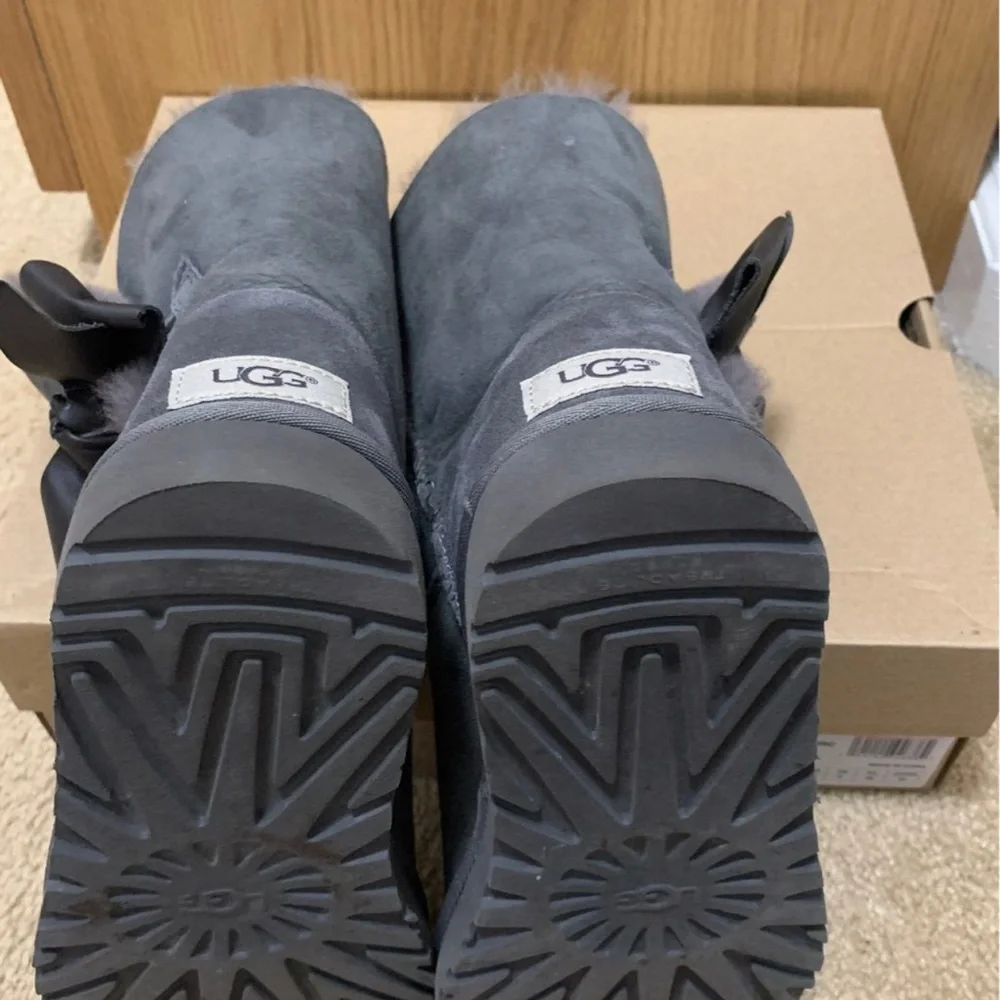 Ugg Boots Daelynn Size 7 Like New (Gray) - Picture 6 of 8